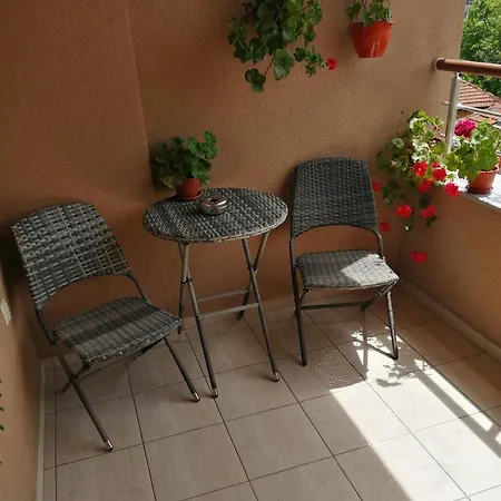 Sunny Μπουργκάς